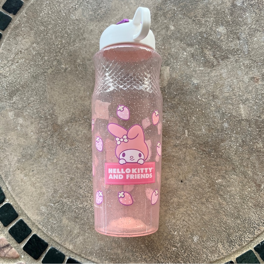Hello Kitty and Melody Pink Bottle - Picture 3 of 4
